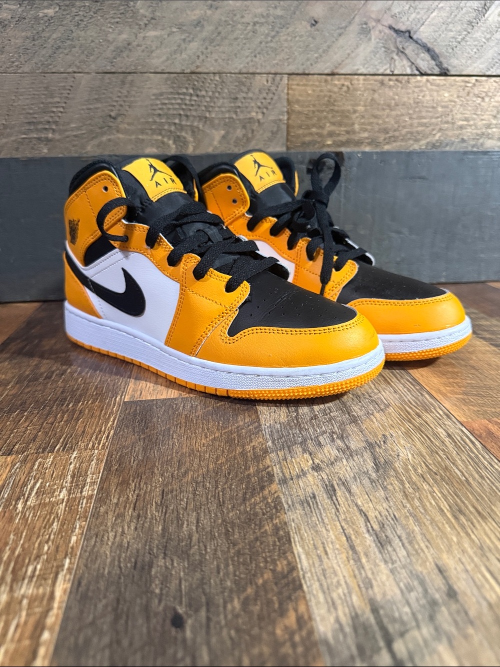 Nike Air Jordan 1 Mid Taxi GS Black White Yellow Youth 7Y Women’s 8.5